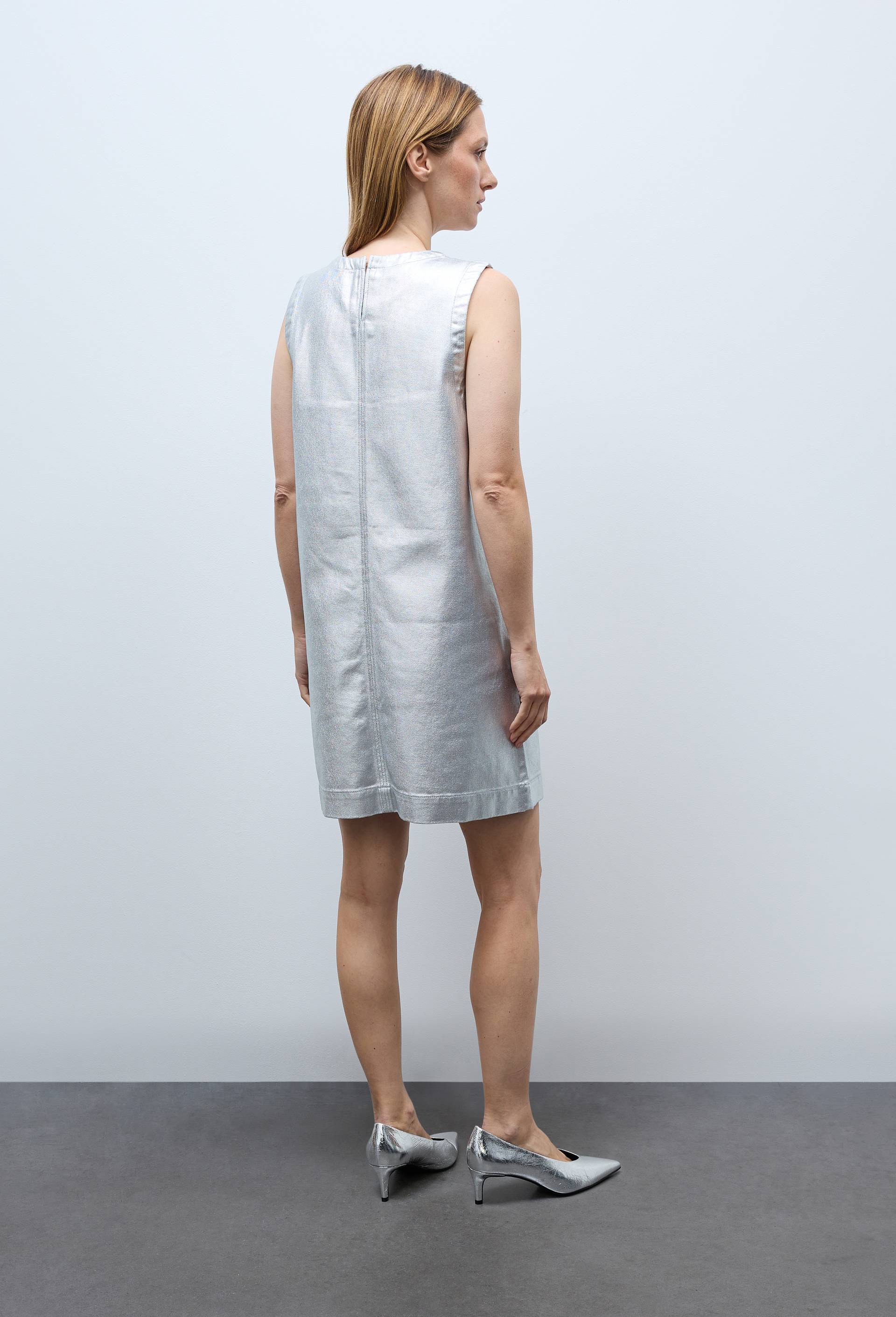 Robe courte unie en vinyle, Argent, large image number 1.0