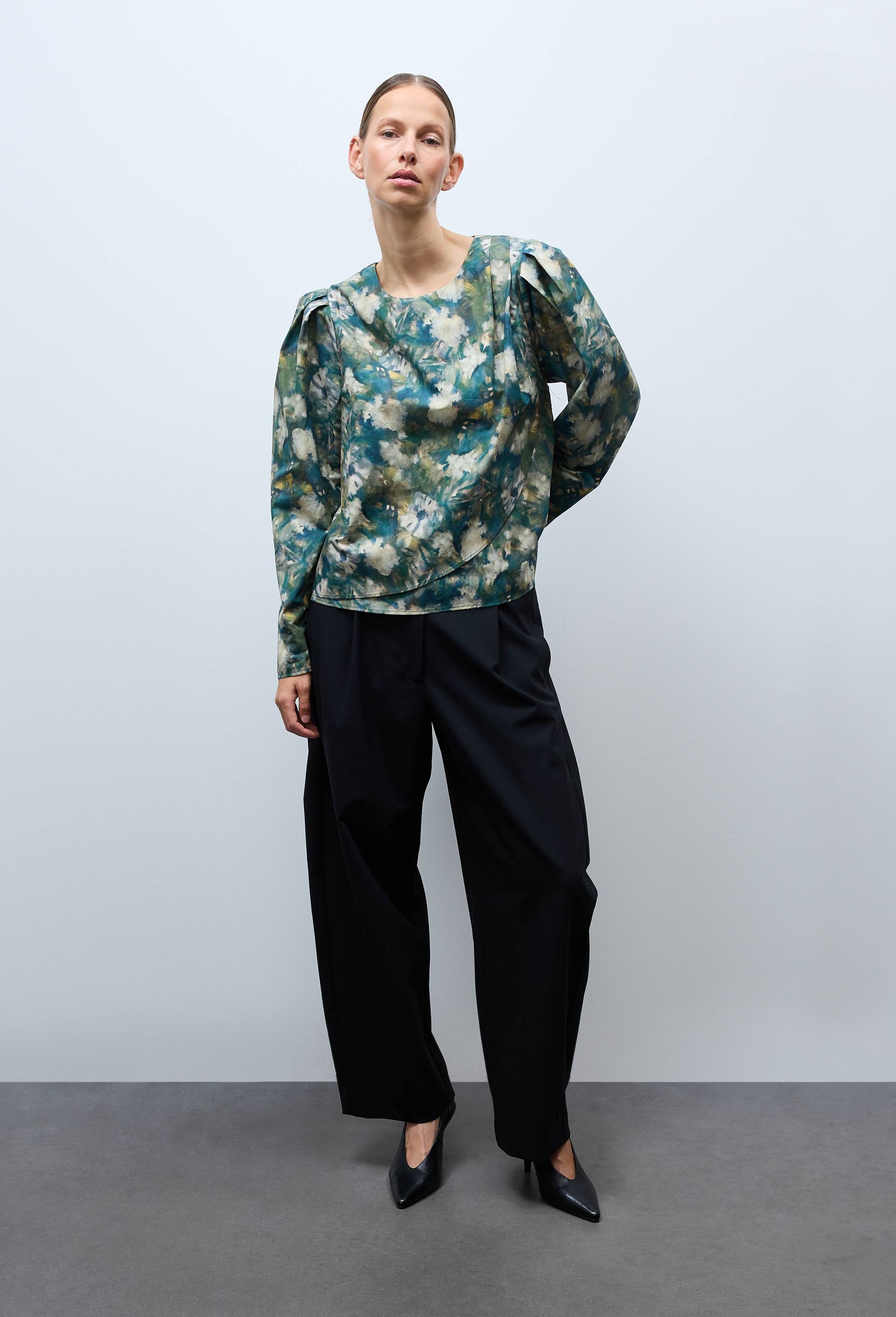 Blouse avec manches bouffantes &agrave; motif floral en coton - MUS&Eacute;E D'ORSAY x MONOPRIX, Vert, large image number 2.0