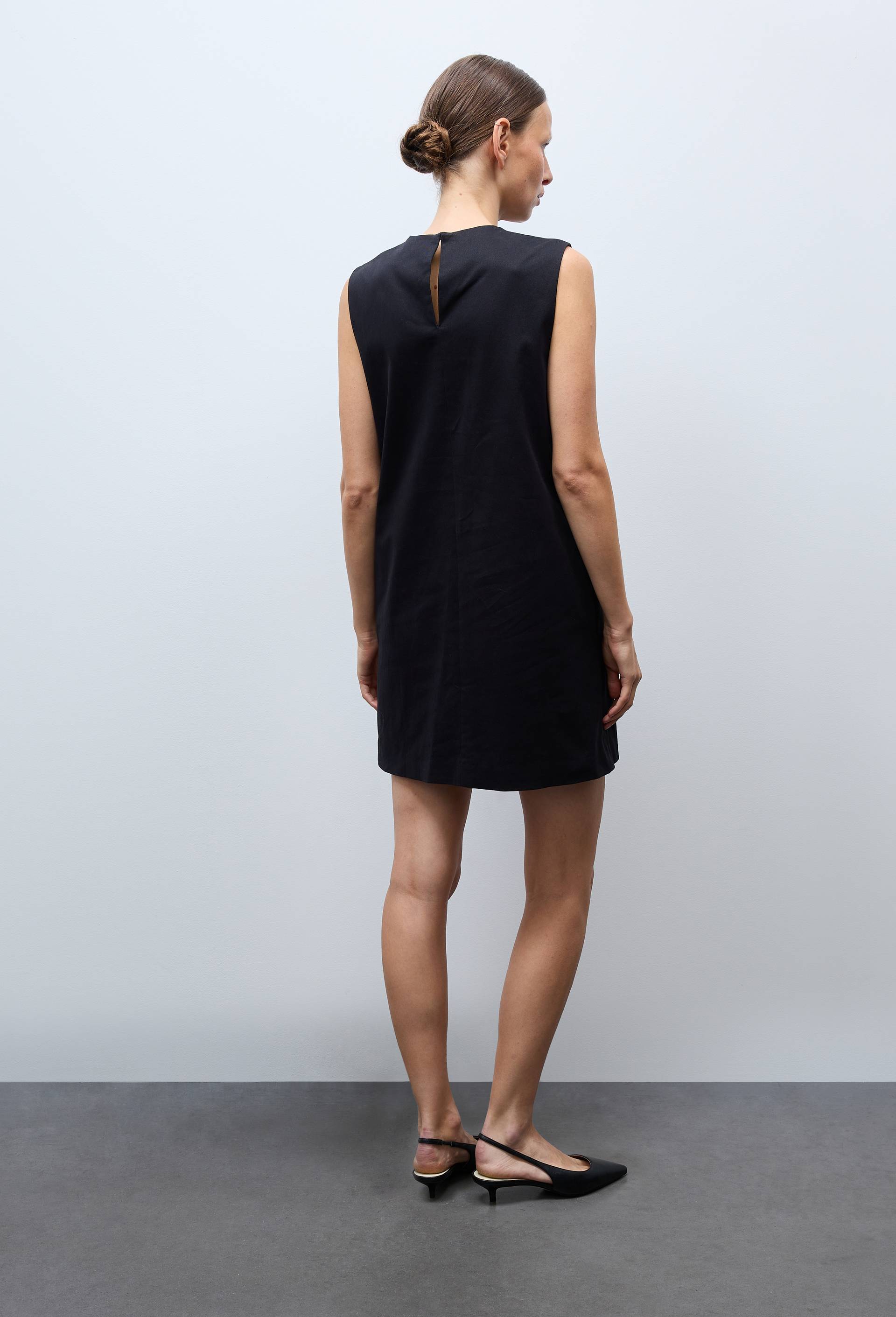 Robe courte sans manches unie contenant du coton, Noir, large image number 1