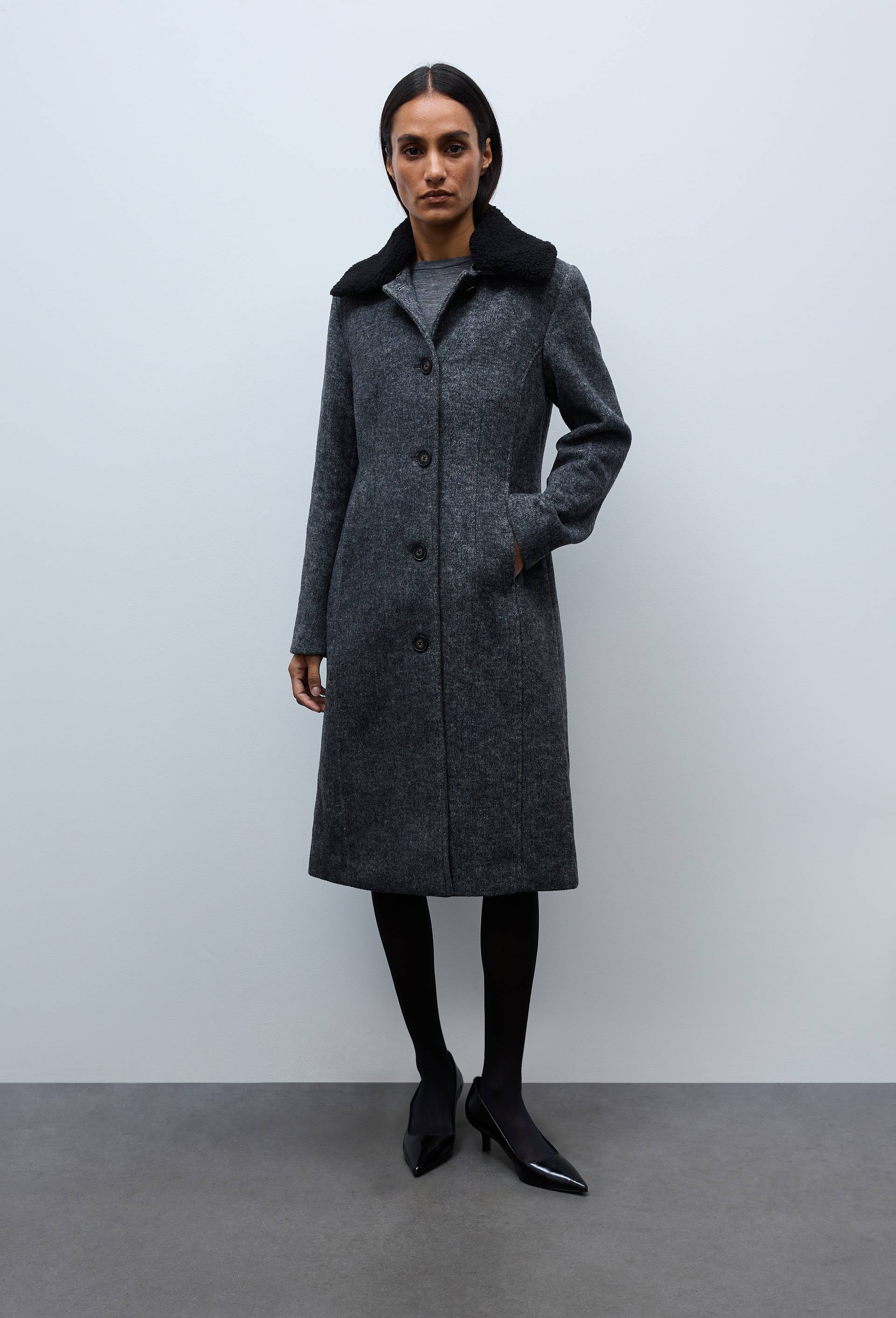 Manteau long contenant de la laine avec col amovible