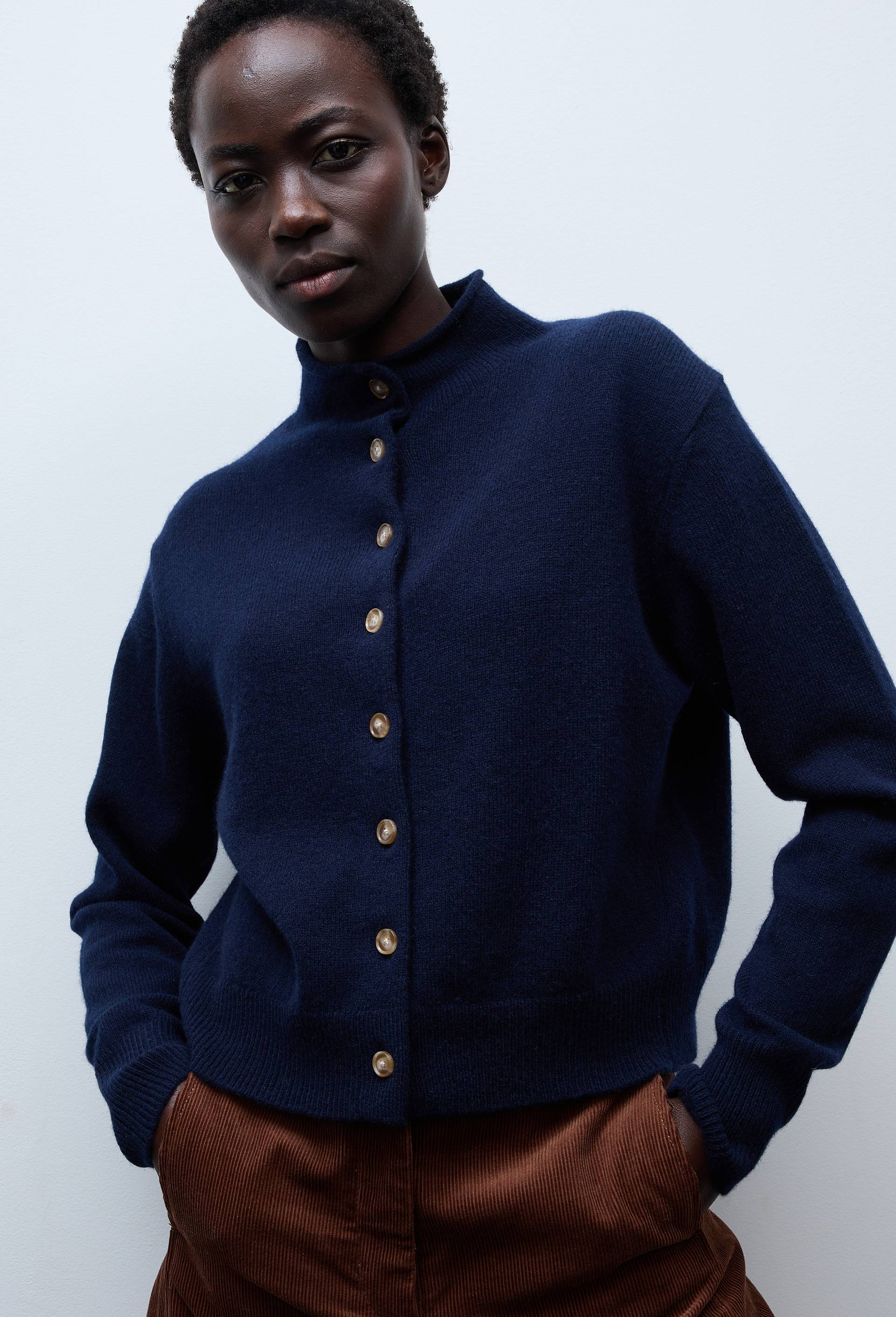 Cardigan &agrave; manches longues col chemin&eacute;e en laine, Bleu fonc&eacute;, swatch image