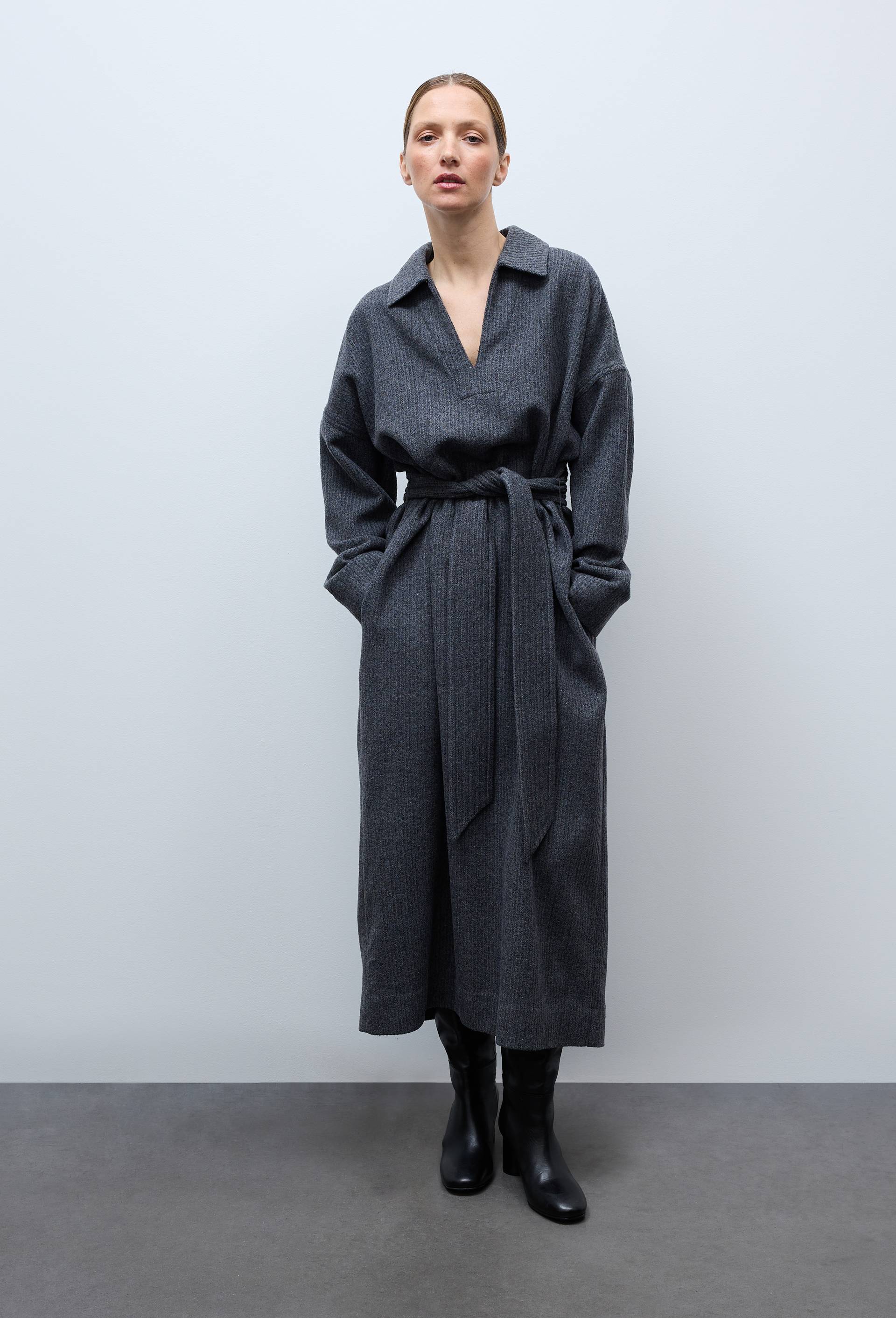 Robe longues avec ceinture unie contenant de la laine, Gris fonc&eacute;, large image number 0.0