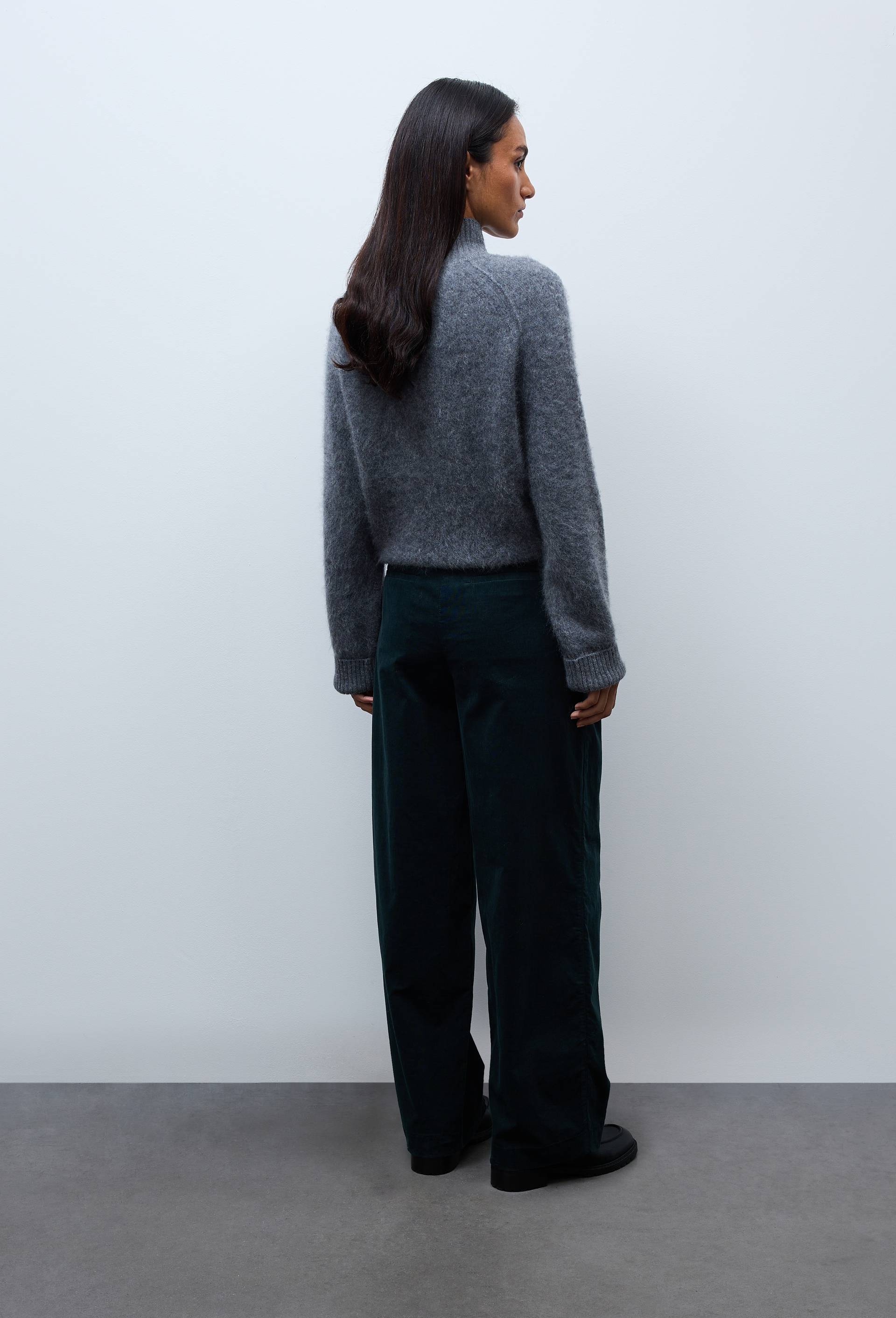 Pantalon droit en velours, certifi&eacute; Oeko-Tex, Vert fonc&eacute;, large image number 1
