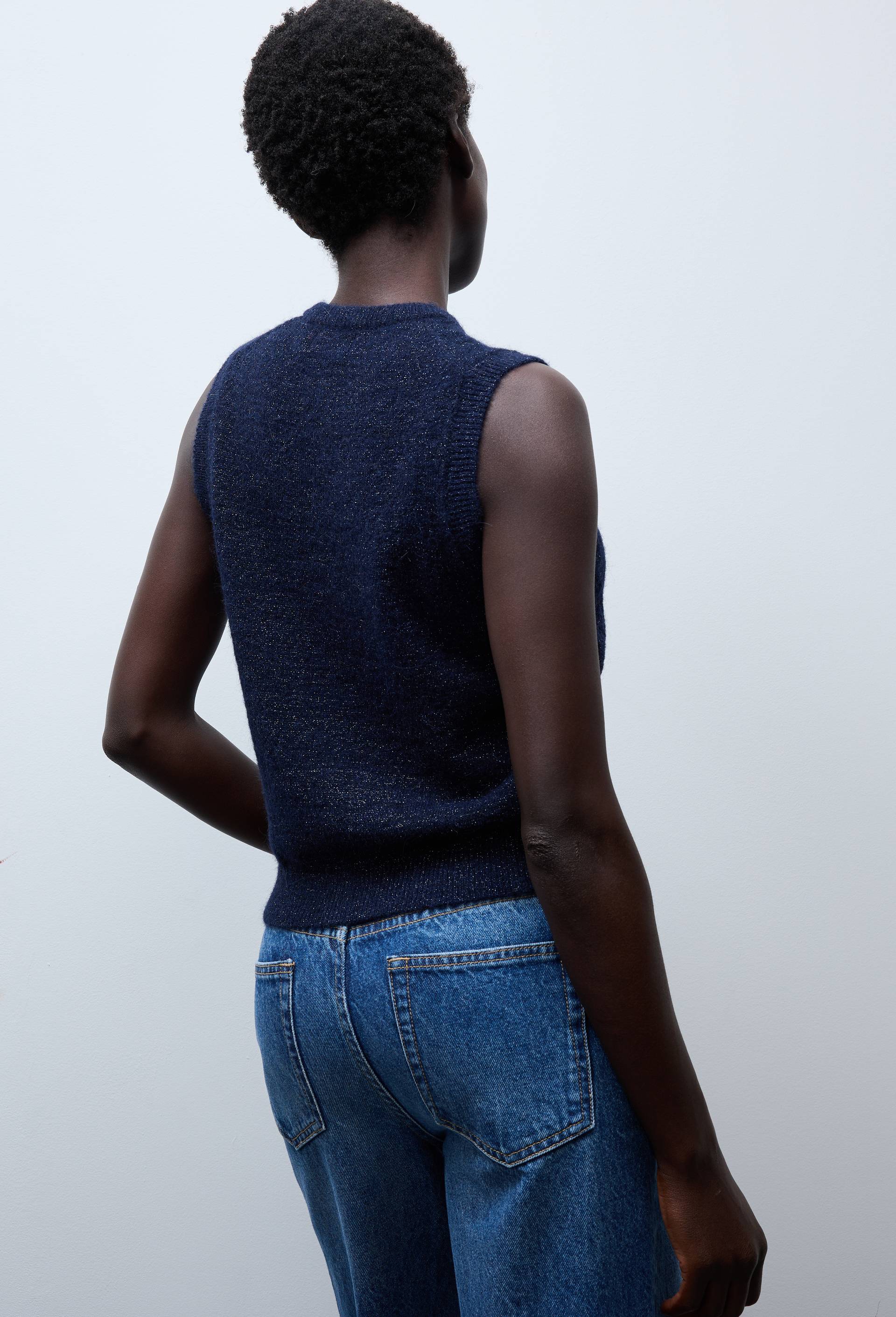 Cardigan sans manches torsad&eacute; avec fibres m&eacute;talliques, Bleu fonc&eacute;, large image number 2