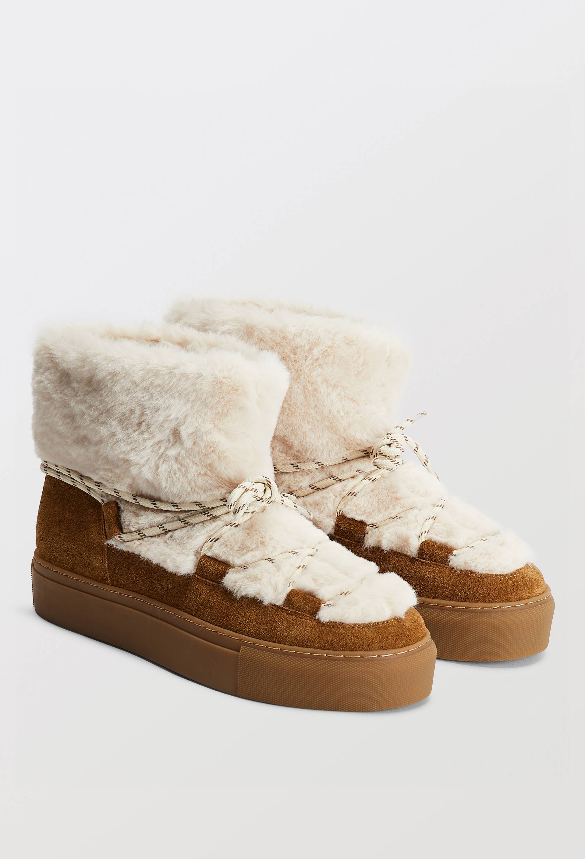 Bottines plates de ski en cuir velours, Beige clair, swatch image
