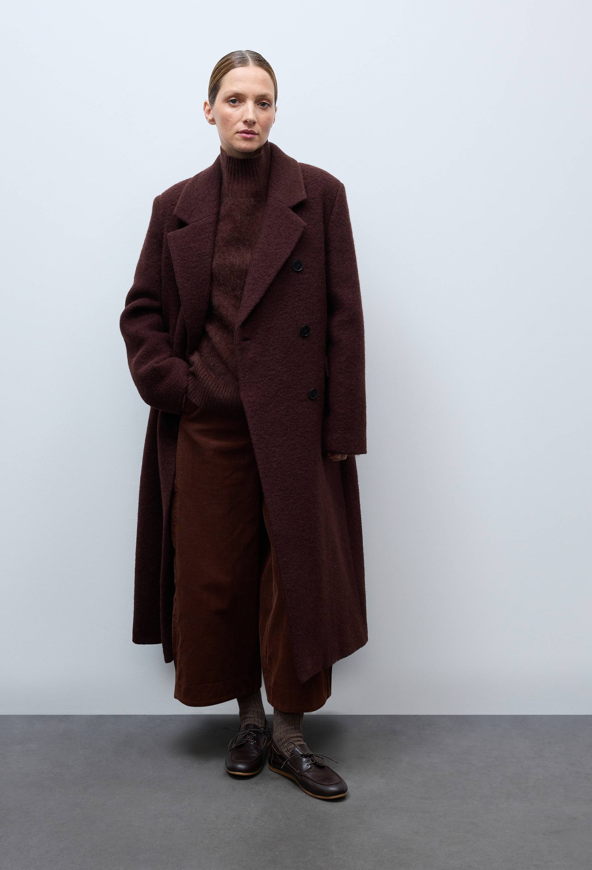 Manteau uni double boutonnage contenant de la laine, Brun, swatch image