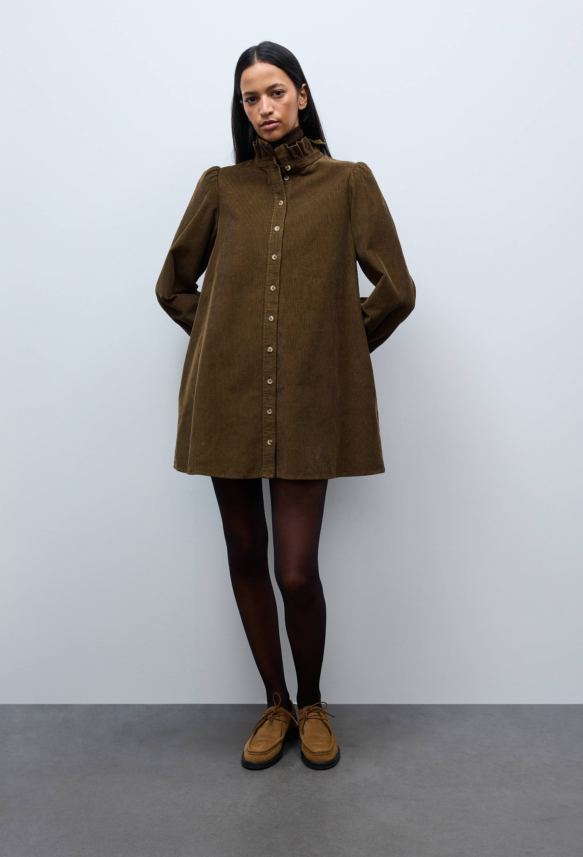 Robe courte unie manches longues en velours, Vert fonc&eacute;, swatch image