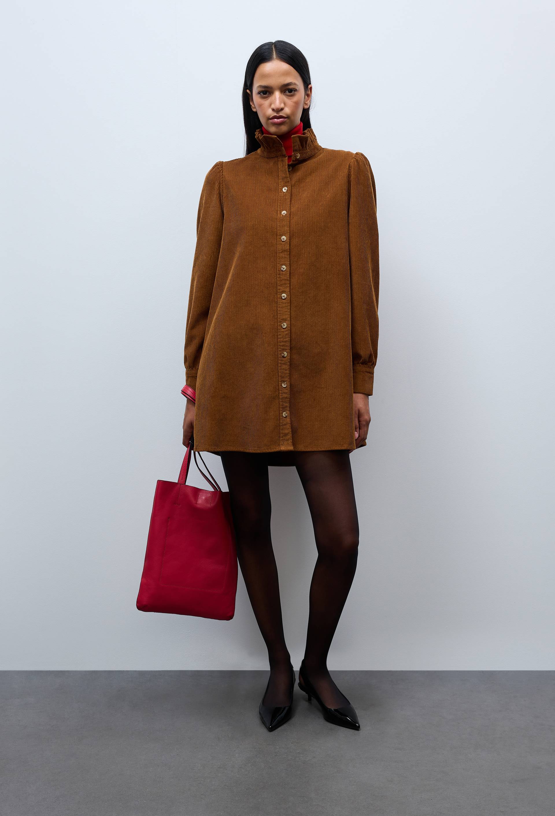 Robe courte unie manches longues en velours, Brun, swatch image