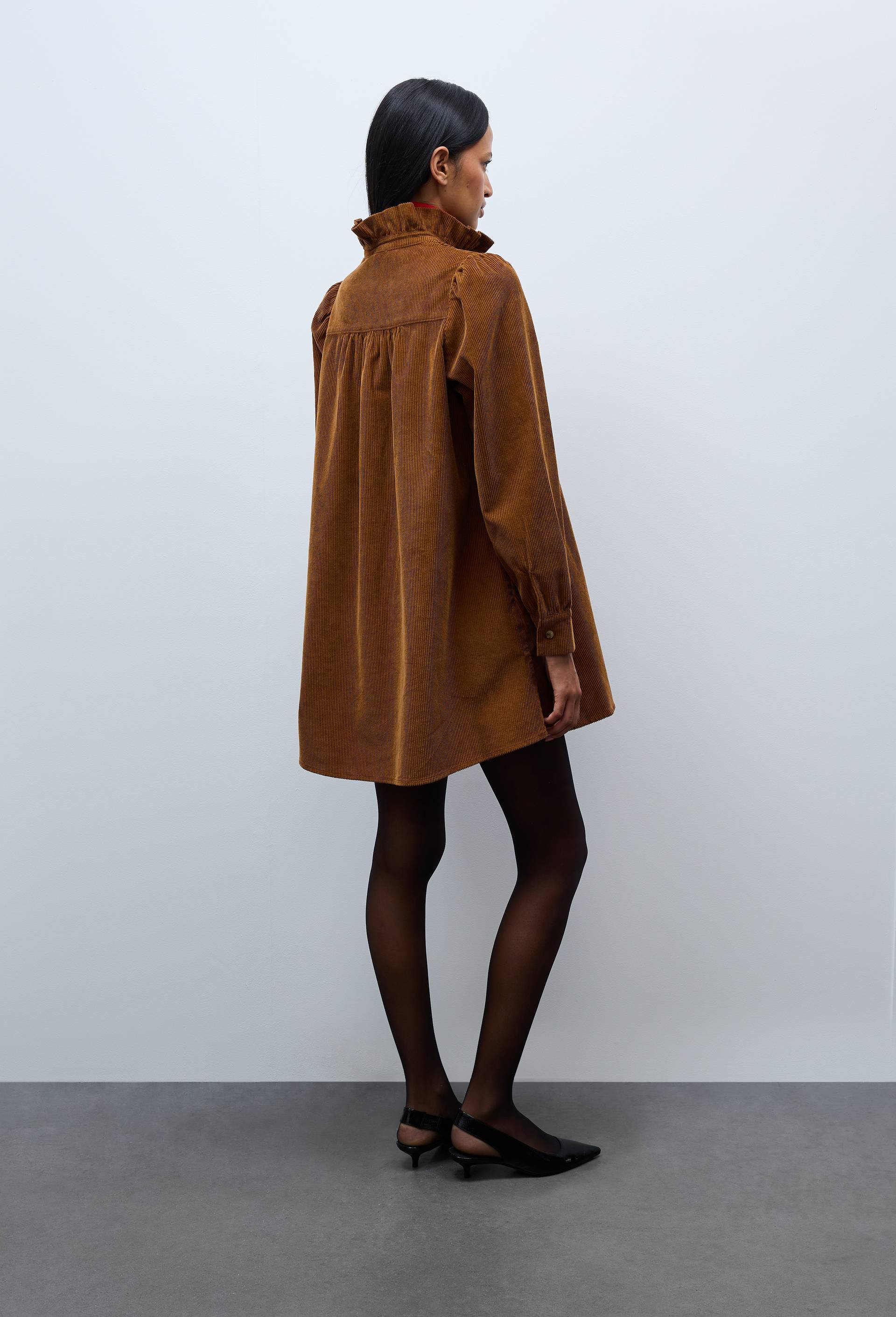 Robe courte unie manches longues en velours, Brun, large image number 1
