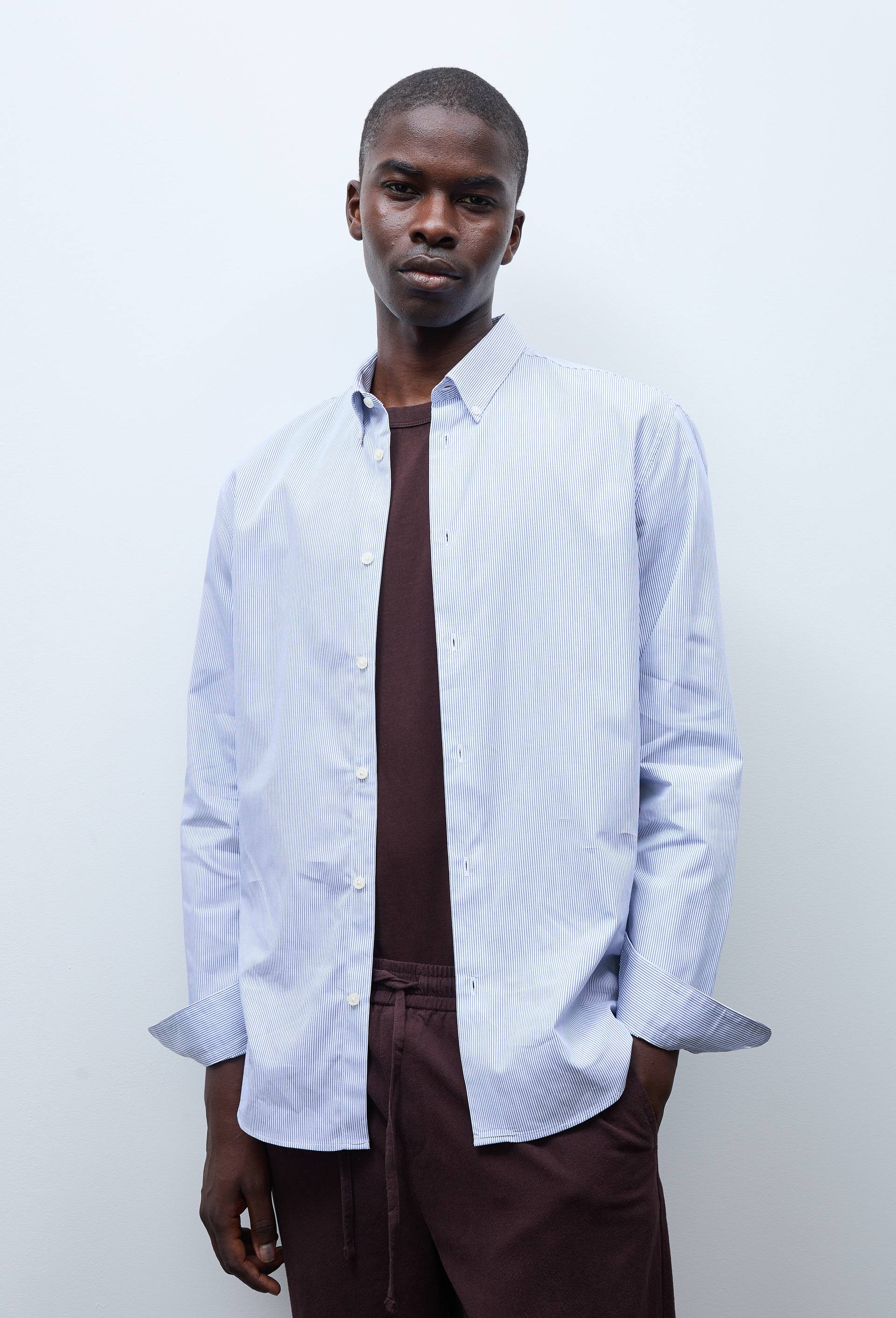 Chemise formelle ray&eacute;e col boutonn&eacute; en coton, Bleu fonc&eacute;, large image number 0