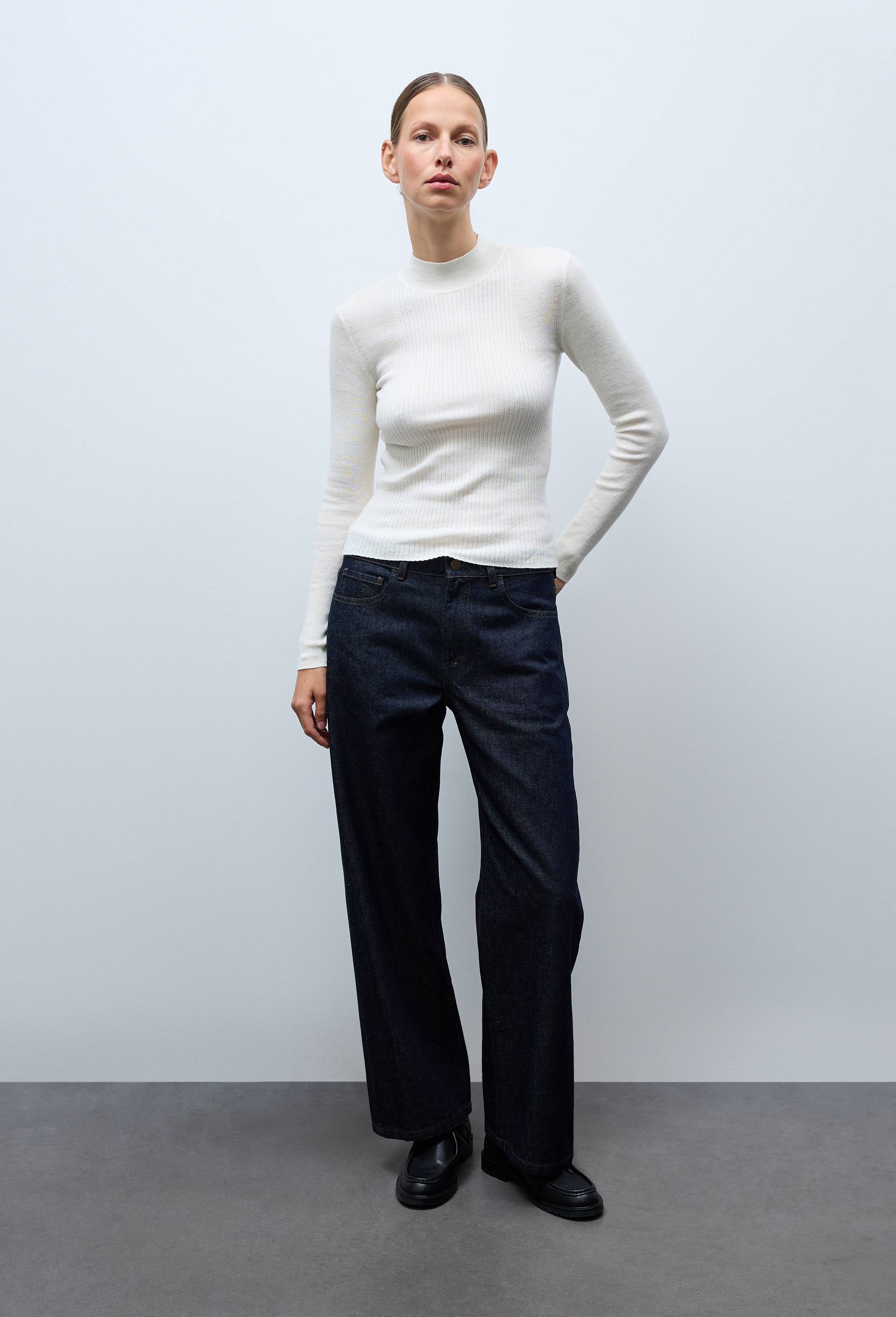 Jean droit &eacute;largi taille descendue, Bleu fonc&eacute;, large image number 0.0