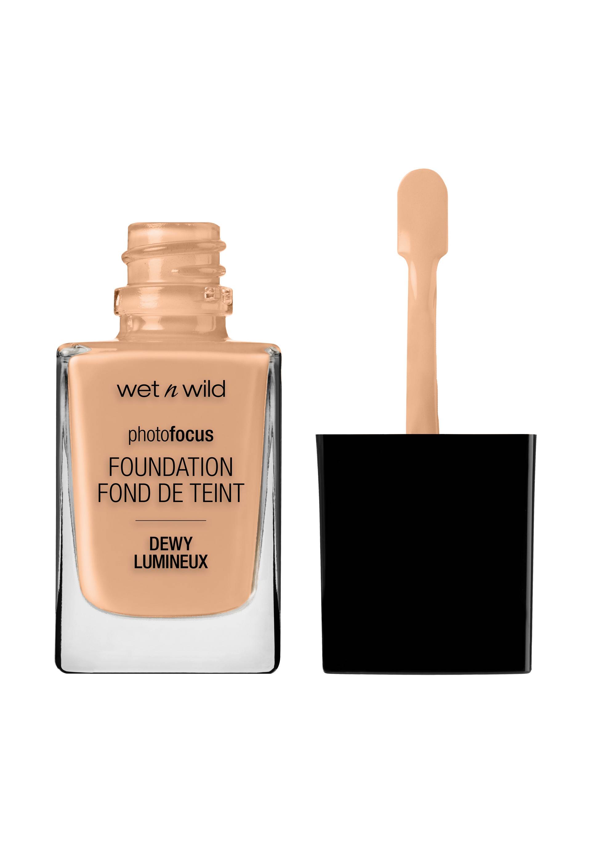 Photo focus dewy fond de teint lumineux, Classic beige, swatch image