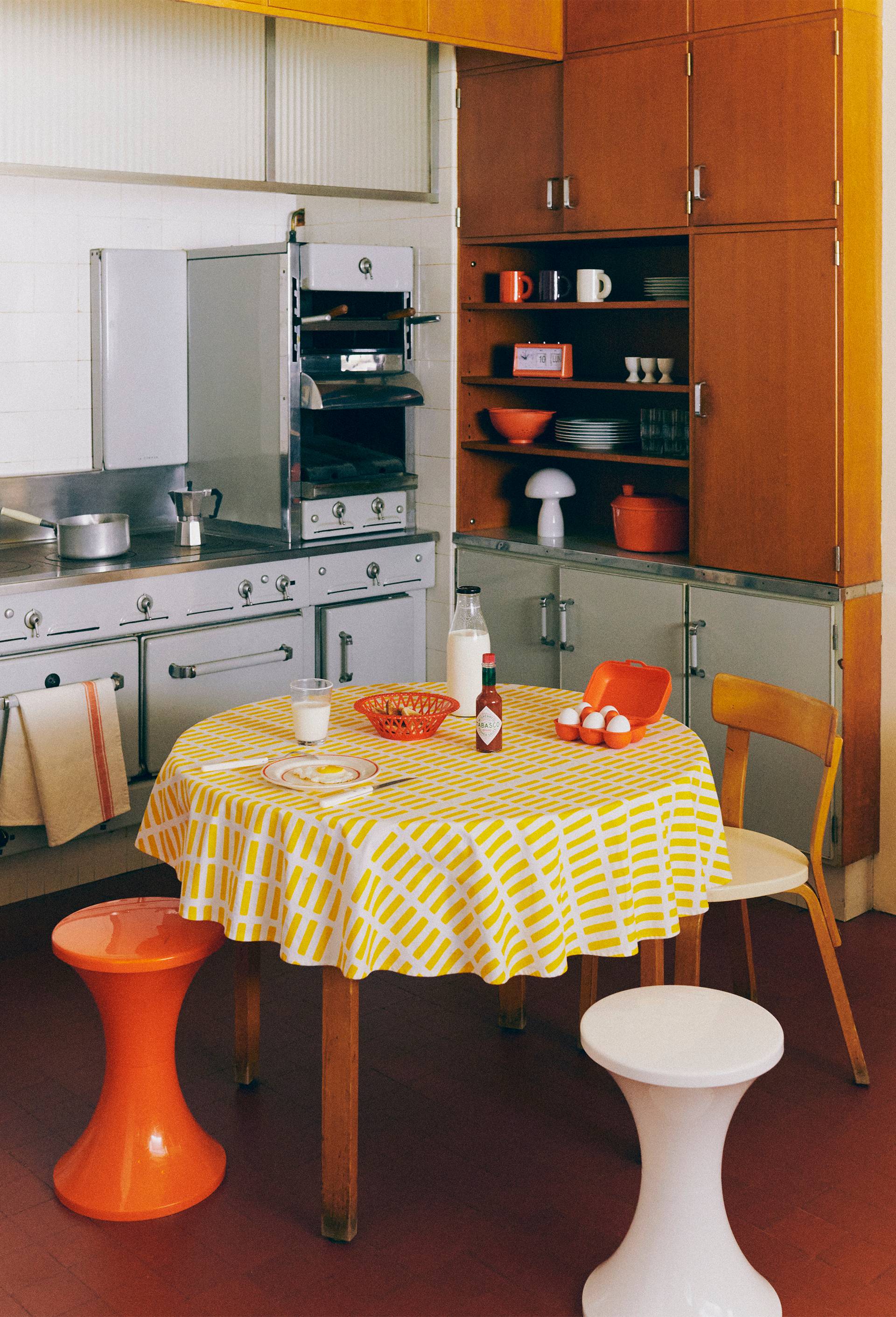Tabouret tamtam orange, 30x45cm, en plastique, , large image number 2.0