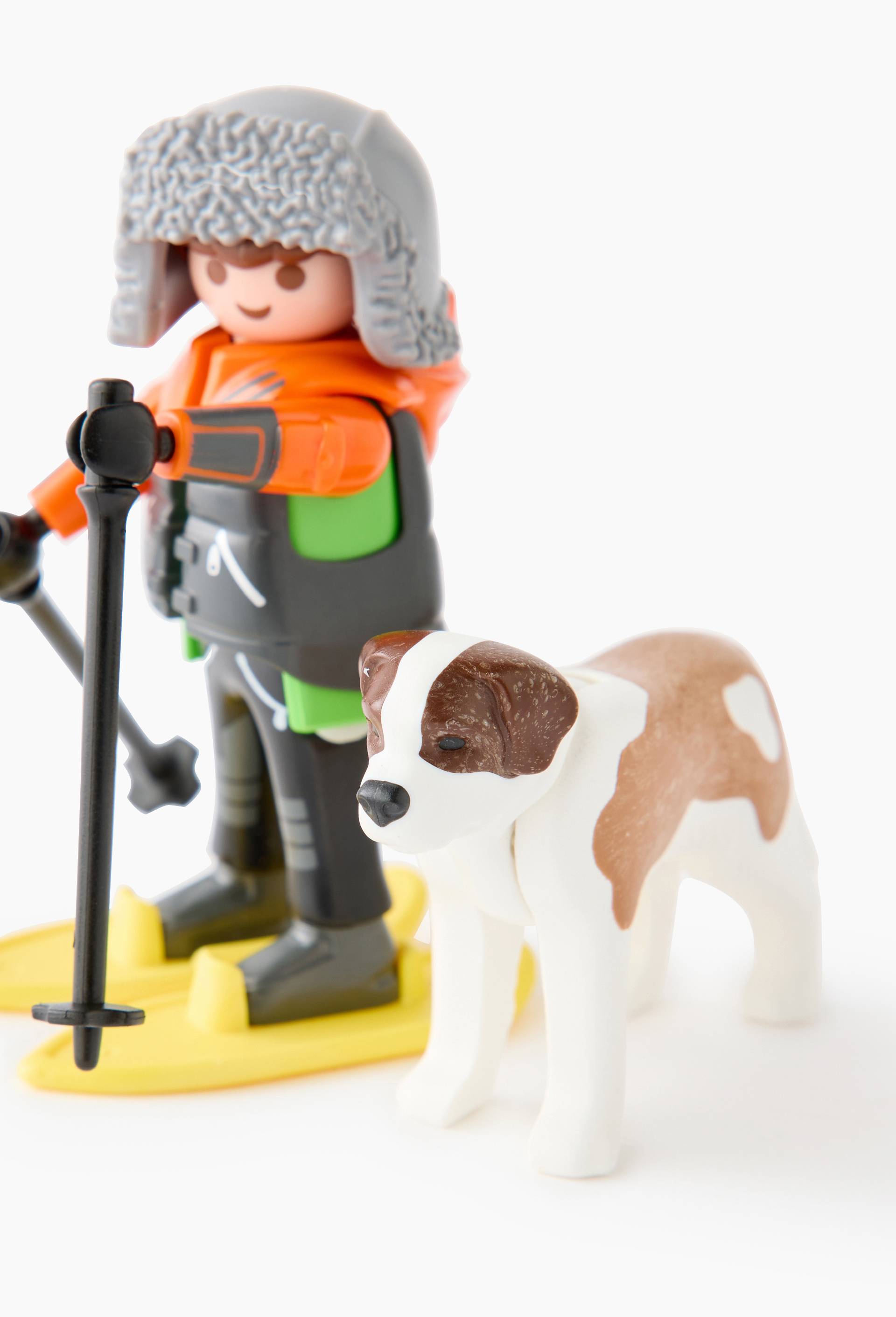 Garcon en raquettes avec saint bernard - 71741, , large image number 1.0