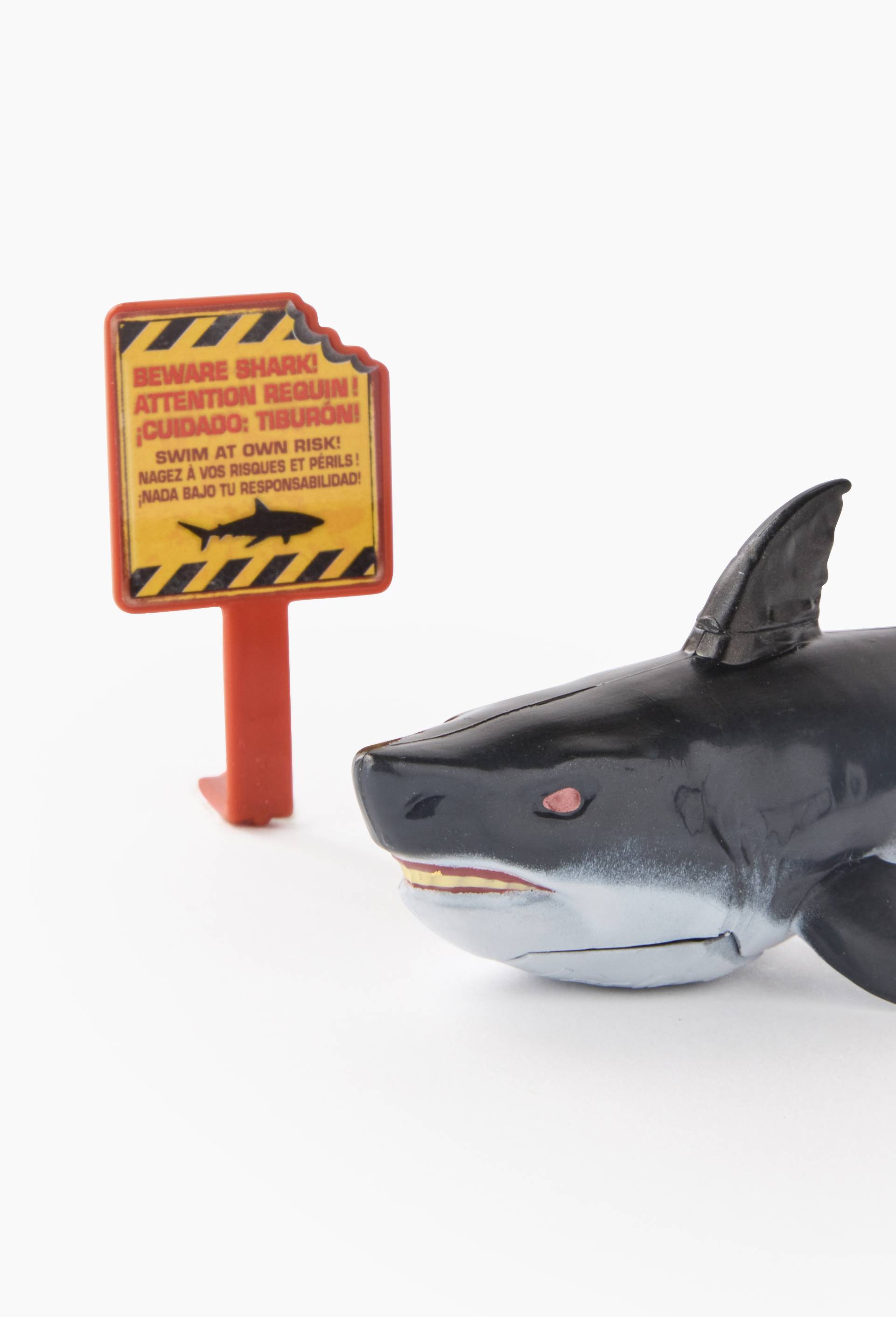 SWIMMING SHARK, , large image number 1