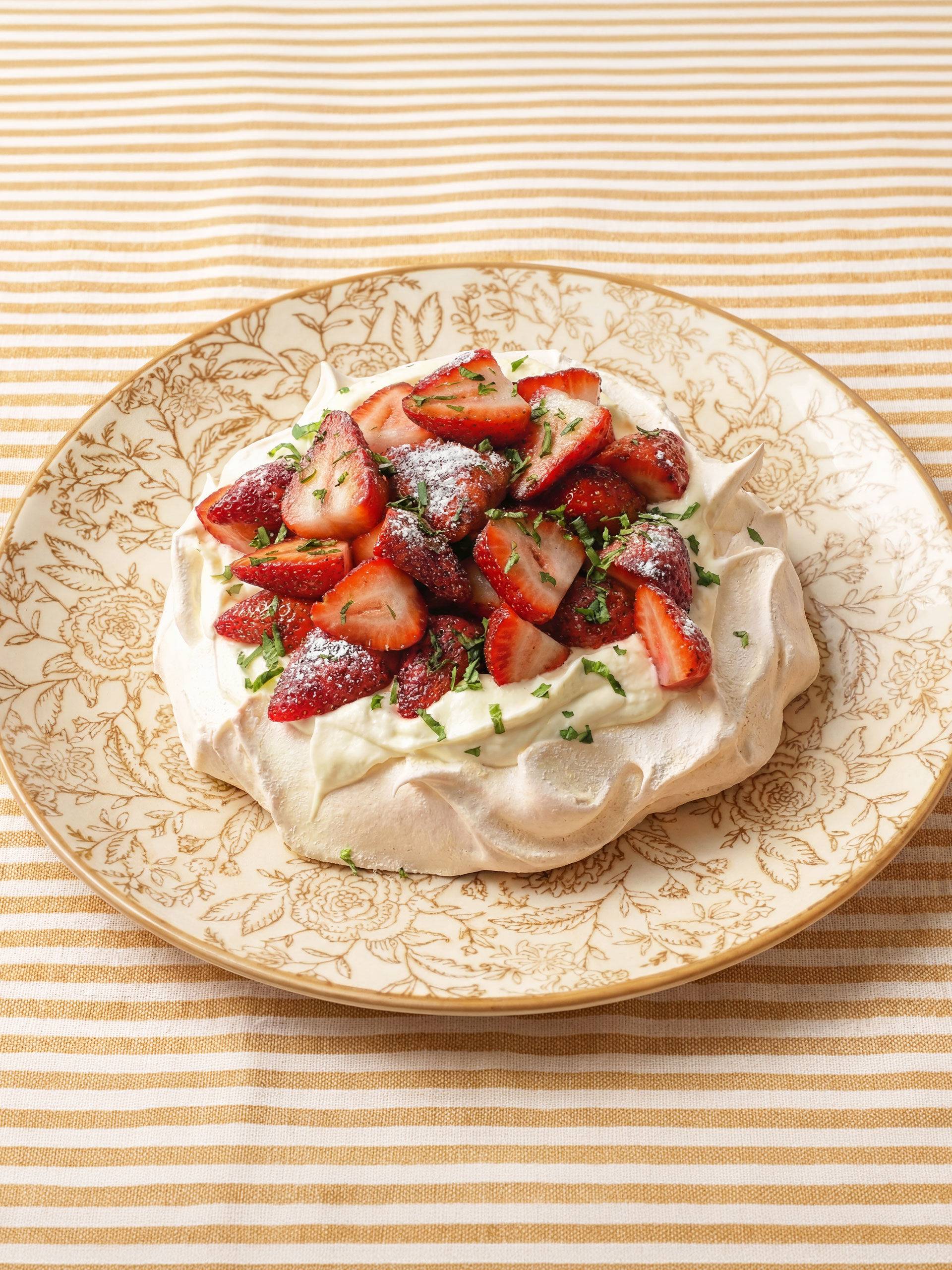 Pavlova fraise basilic
